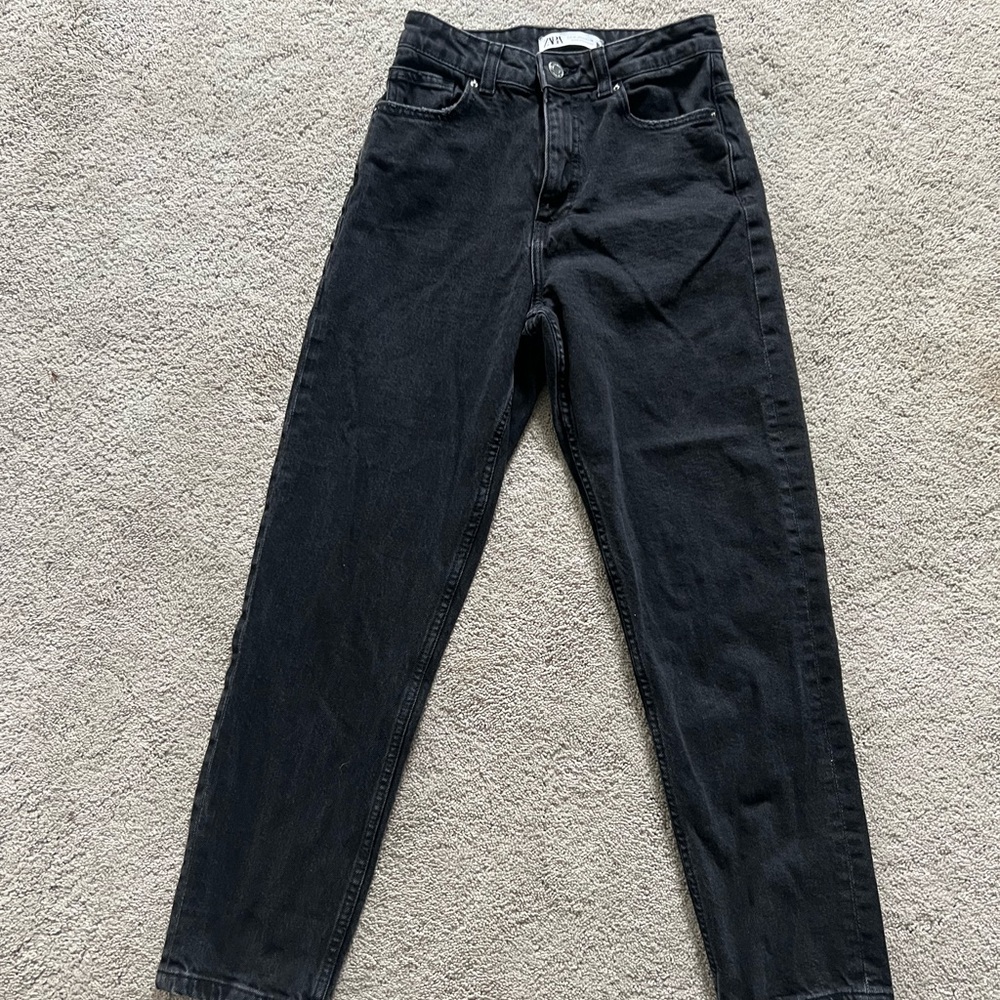 Zara Black High waisted relaxed jean size US 4